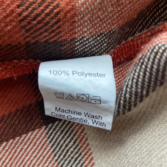 Soft and simple Fall shacket. - Picture 2 of 4